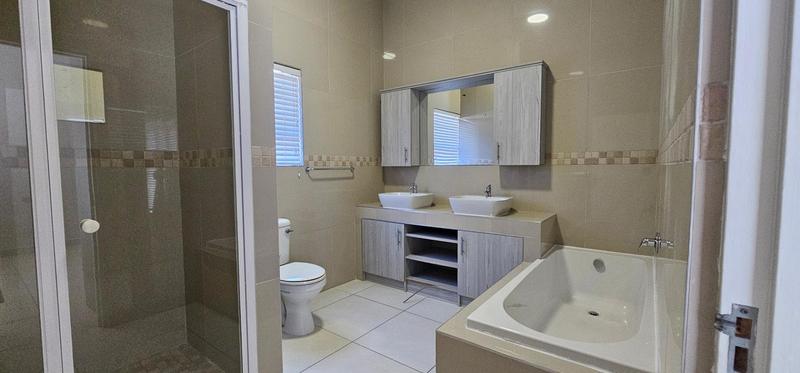 3 Bedroom Property for Sale in Laguna Sands Western Cape